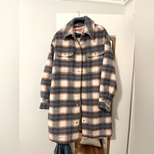 Levi’s plaid flannel shirt jacket, light blue / cream coloring, women’s S